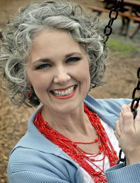 Curly frisyrer för kvinnor över 50