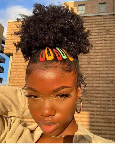 Curly frisyrer för svarta tjejer