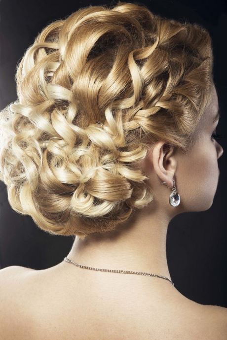 Curly frisyrer updos