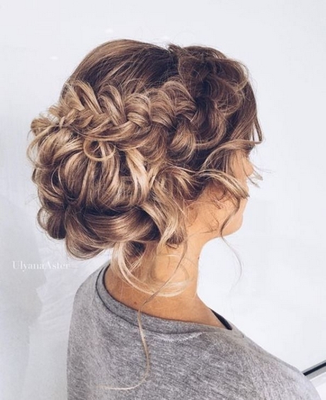 Curly frisyrer updos