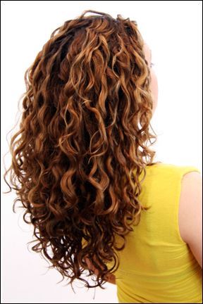 Curly stilar för långt hår
