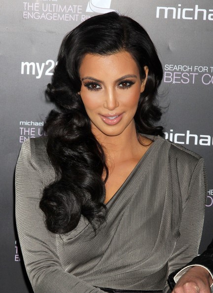 Kim kardashian lockiga frisyrer