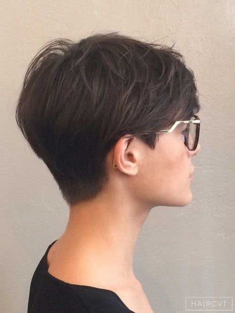 Klassiska korta frisyrer för kvinnor