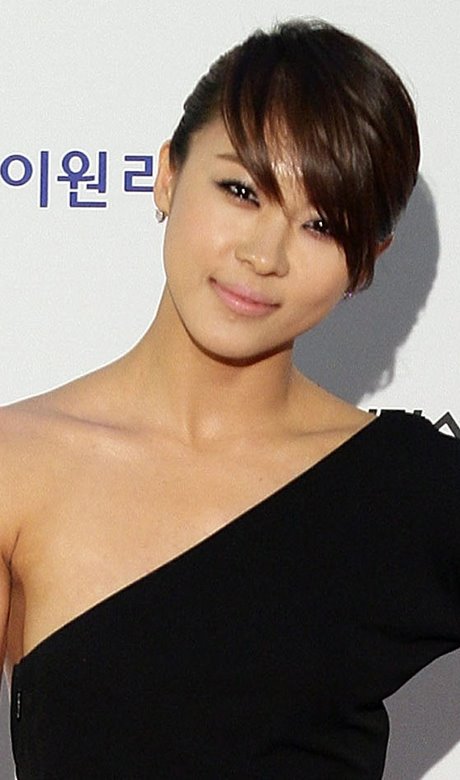 Koreanska kort frisyr för kvinnor
