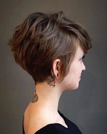 Korta bruna frisyrer för kvinnor