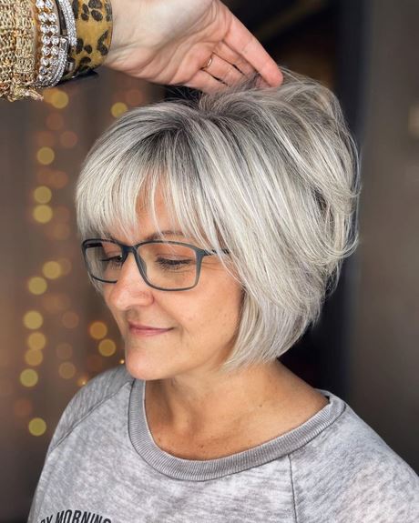 Korta frisyrer för mogna kvinnor över 50