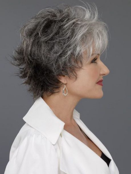 Korta vågiga frisyrer för kvinnor över 50 år