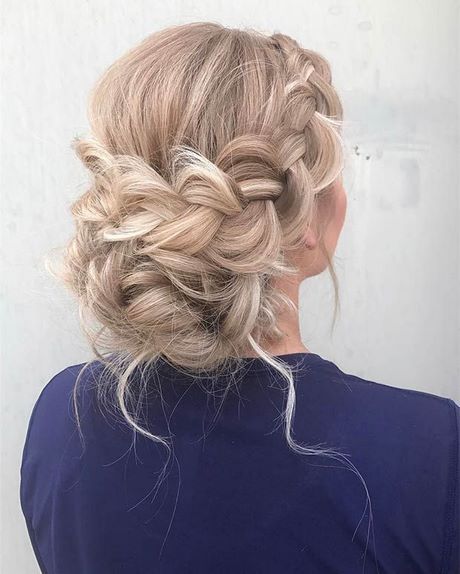 Prom frisyrer updos för långt hår