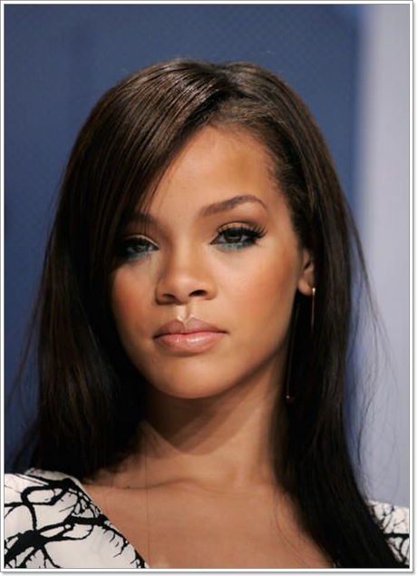 Rihanna frisyrer långt hår