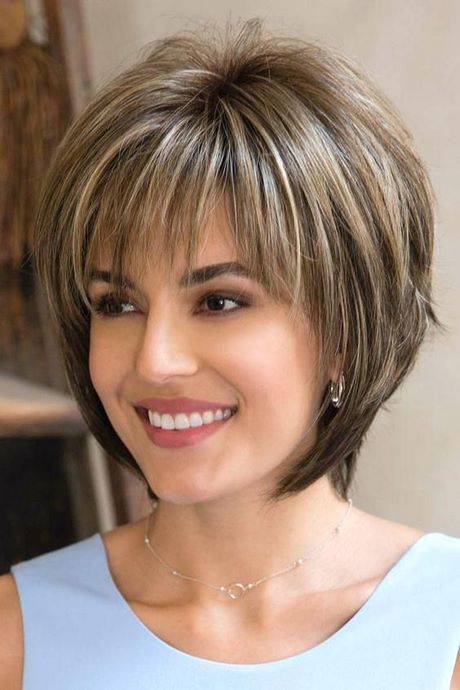 Trendiga korta frisyrer för kvinnor över 50 år