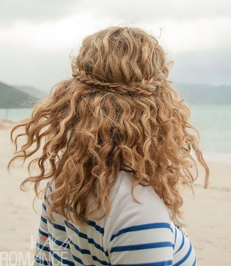 Curly frisyrer med flätor