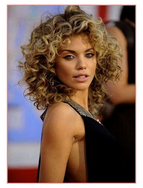 Curly hårklippningar för kvinnor