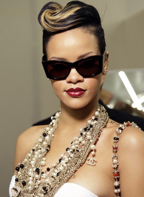 Rihanna korta frisyrer 2019