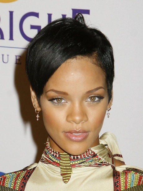 Rihanna korta frisyrer 2019