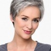 Korta grå frisyrer för kvinnor
