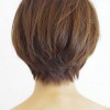 Bakifrån av korta frisyrer för kvinnor